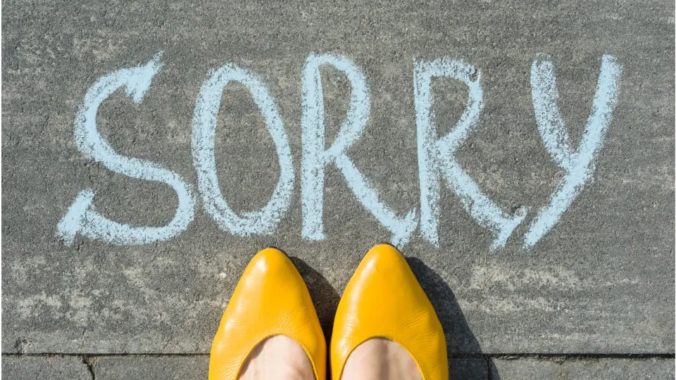 people-pleasing-over-apologizing